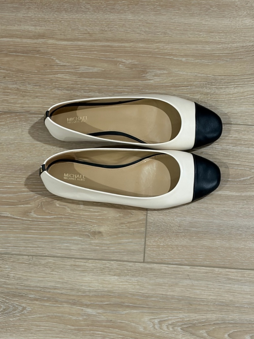 NEVER WORN - Michael Kors Cream and Black Leather Ballet Flats - Size 10 - Picture 4 of 9